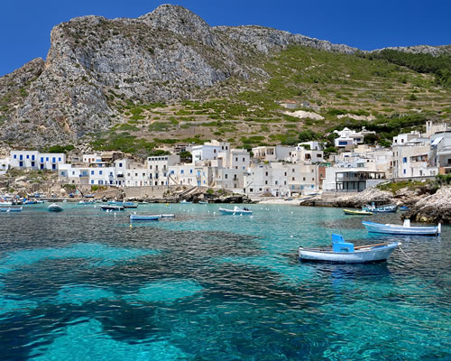 Piscina a sfioro con vista sul mare al Furbanzia, Hotel Levanzo 4*
